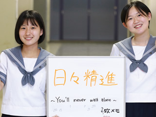 さえ坊さん(左)・みく坊さん(右)