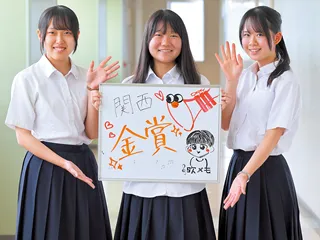 マオティーさん(左)、さらンへヨさん(中央)、テノールボイスさん(右)